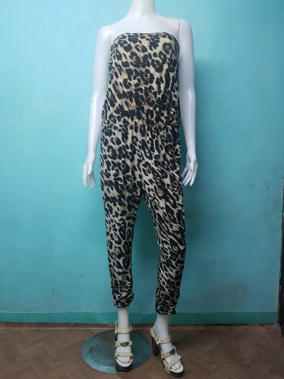 Zara Animal Prints Strapless Jumpsuit (Category: Jumpsuits) located in Manila. Submitted by TiendadeOro (Listing ID 271995923, Image 1). Description: 🖐On Hand 👕I'm Selling Preloved Item 🥿I Try To Describe It To You As Best As I Can & Provide Photos Of Actual Items 👖IF You Do Not Have Time nor Money To Pay Please Don't Commit to Purchase/Reserve An Item Be Responsible & Respectful of Other Peoples Time 👡 I Reserve The Right To Refuse Service 