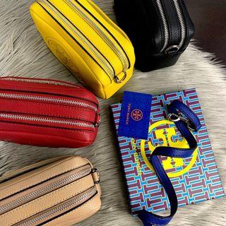 Perry Bombe Zip Mini 10990#12

H 265rb

 sz 18x10x7cm #10990
QUALITY PLATINUM 1:1
(Berdasarkan ORIGINAL)
ONLY 4 COLOURS
(Black,Maroon,Yellow,
Khaki)