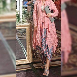 Satu set kebaya mewah size m