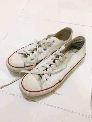 Converse White Low