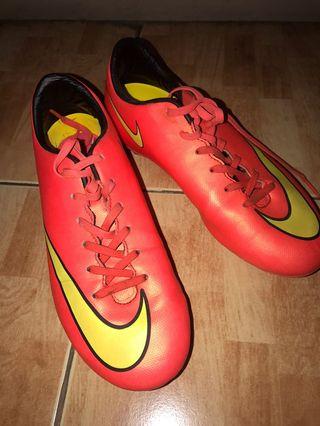 Nike Mercurial Soccer Cleats (Size 6-7)