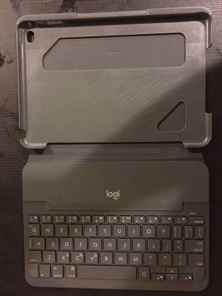 Logitech Focus Keyboard - Ipad Mini 4