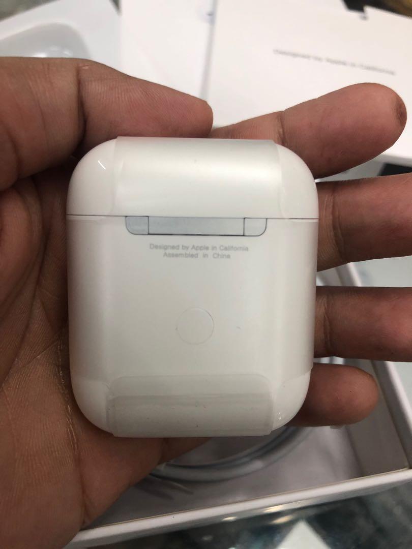 Airpods Generation 2 (Category: Portable Audio Accessories) located in Manila. Submitted by dripdistrict (Listing ID 272233750, Image 1). Description: Wireless changing case Airpods deliver an unparalleled wireless headphone experience,high quality sound,with complete package 📦 .