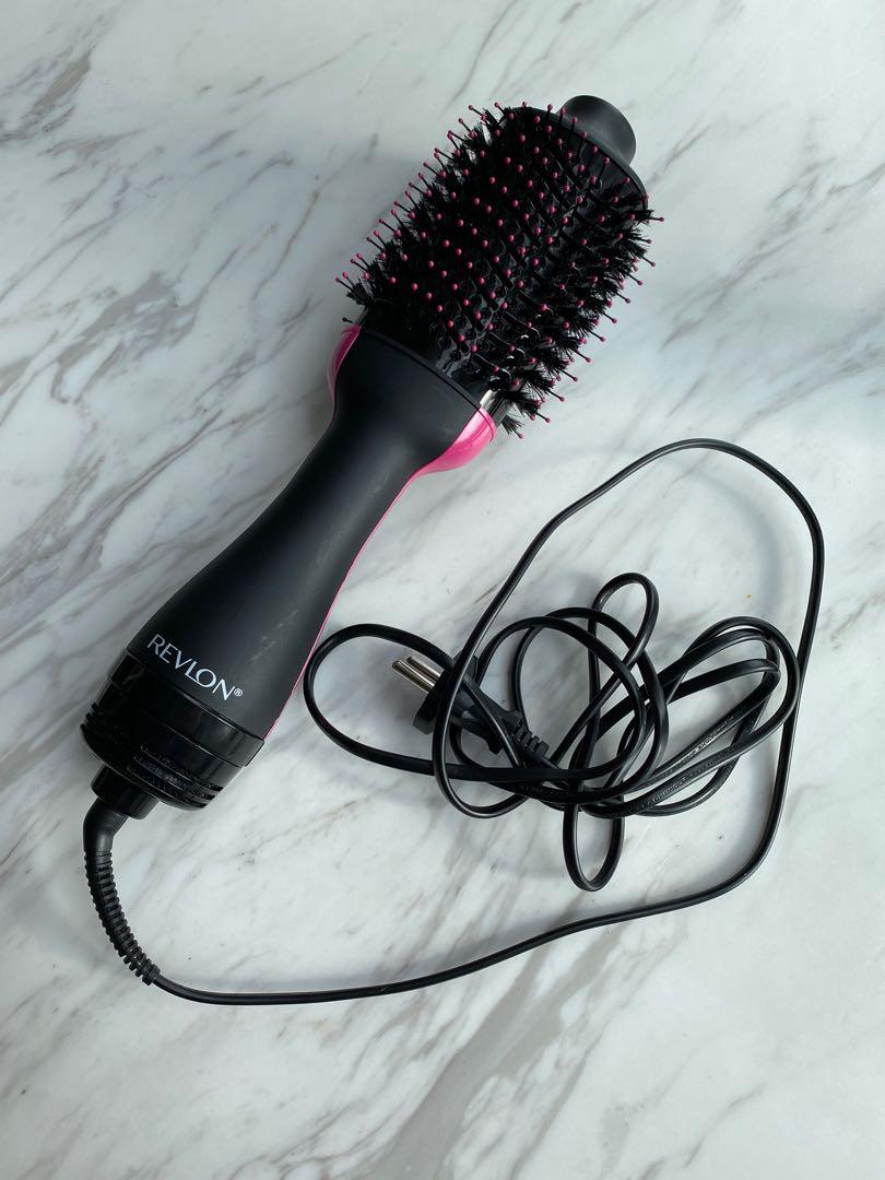 Authentic Revlon One-Step Hair Dryer & Volumizer Hot Air Brush, Black,  Beauty & Personal Care, Hair on Carousell