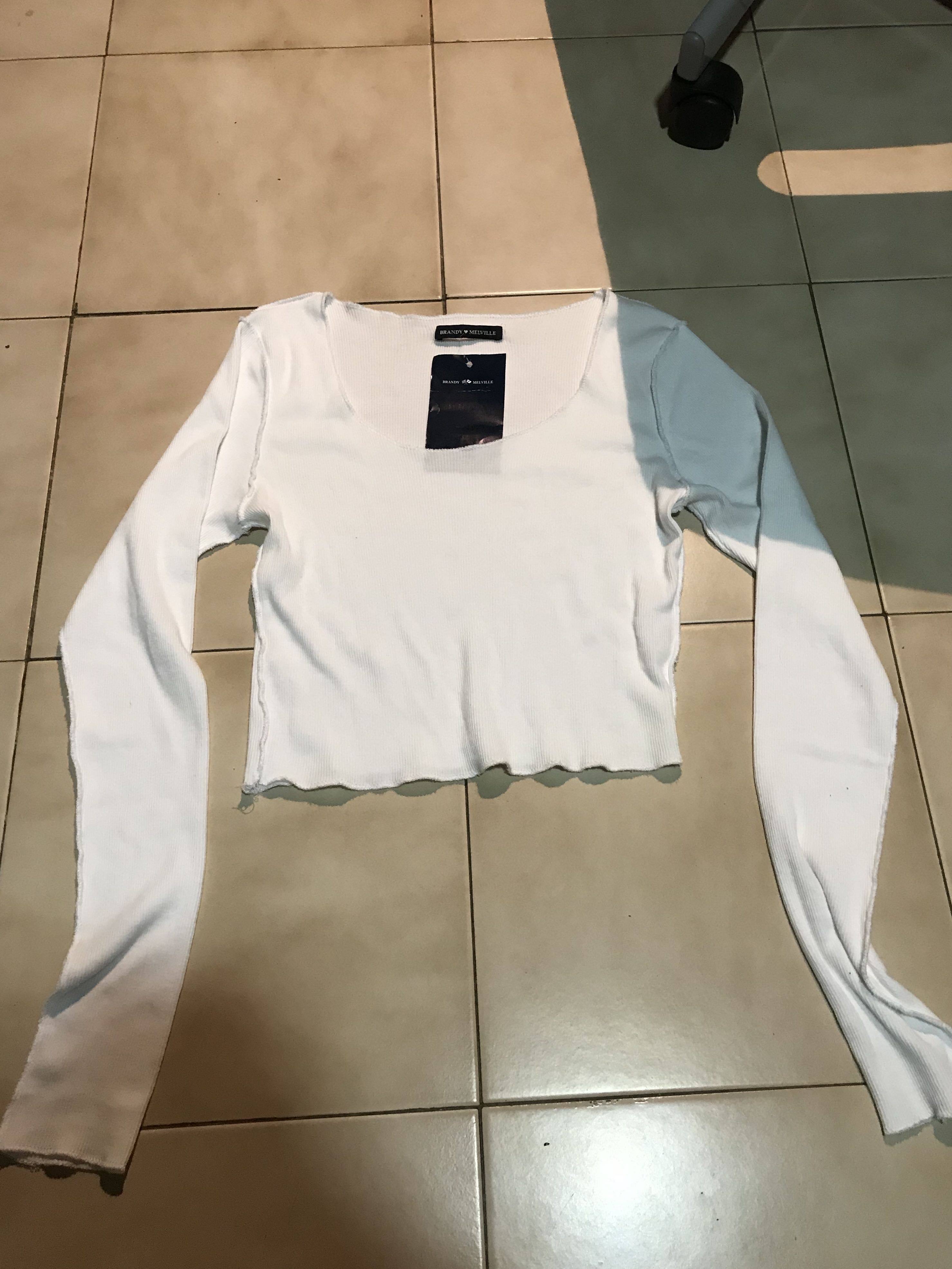 BNWT Brandy Melville Mckenna(?) White Ribbed Top, Women's Fashion, Tops,  Other Tops on Carousell