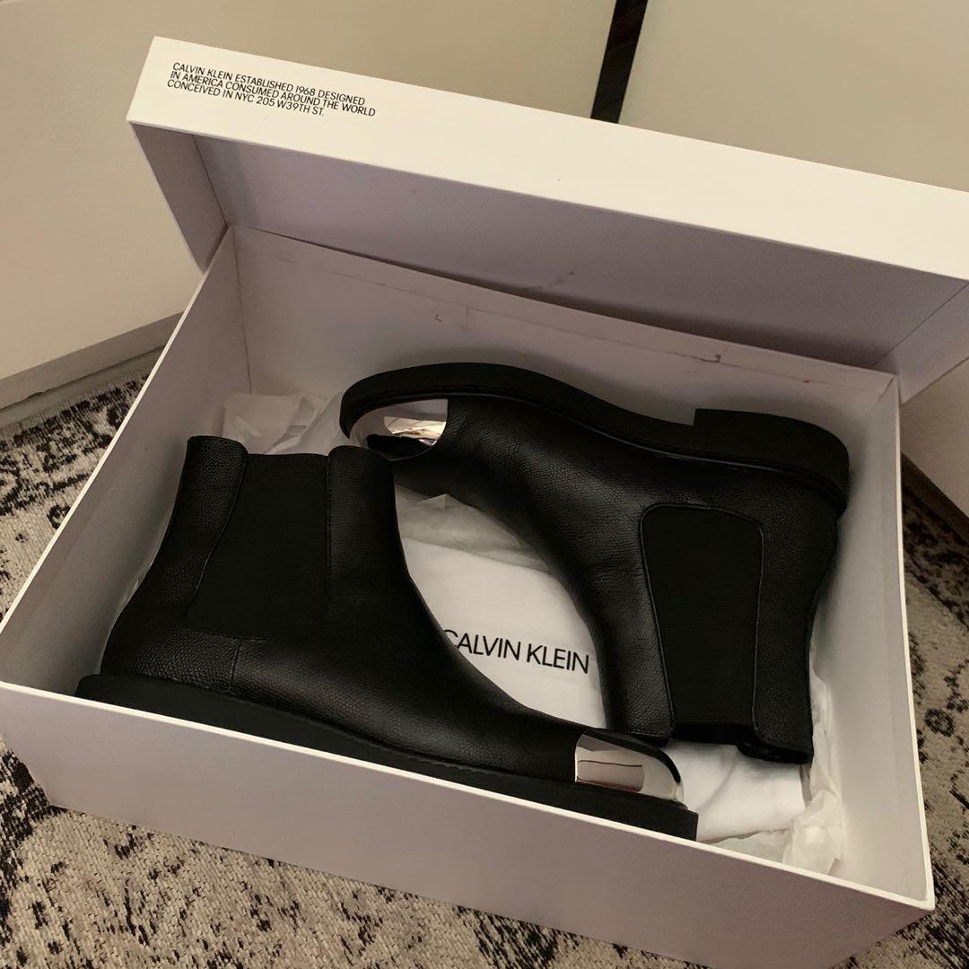 Calvin Klein Yarrow Small Tumbled Leather Metal Toe Cap Chelsea Boots