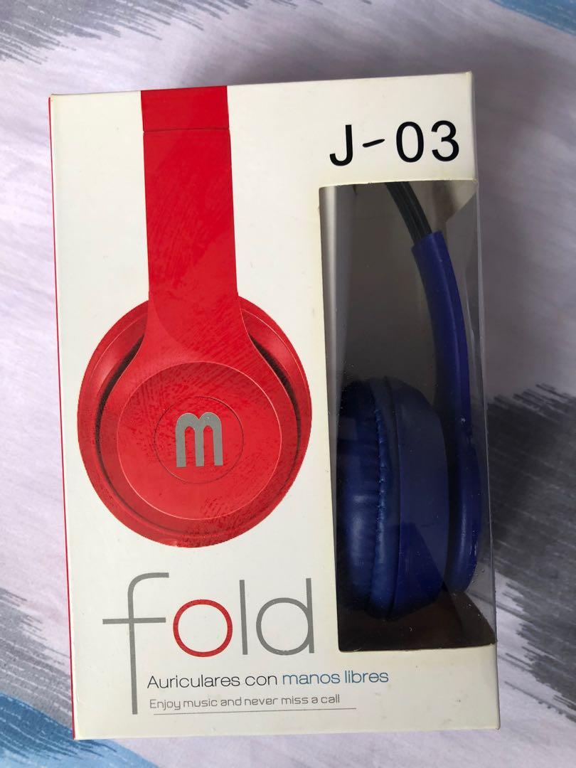 Headset (Category: Headphones & Headsets) located in Singapore. Submitted by cloryce (Listing ID 272248032, Image 3). Description: Shown as photo.each $10. Self collect @s310250. .