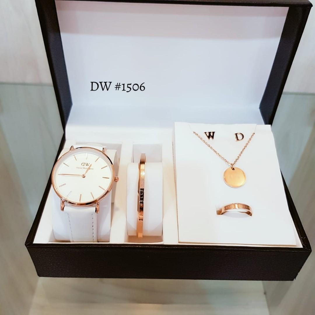Jam Dw, Fesyen Wanita, Jam Tangan di Carousell