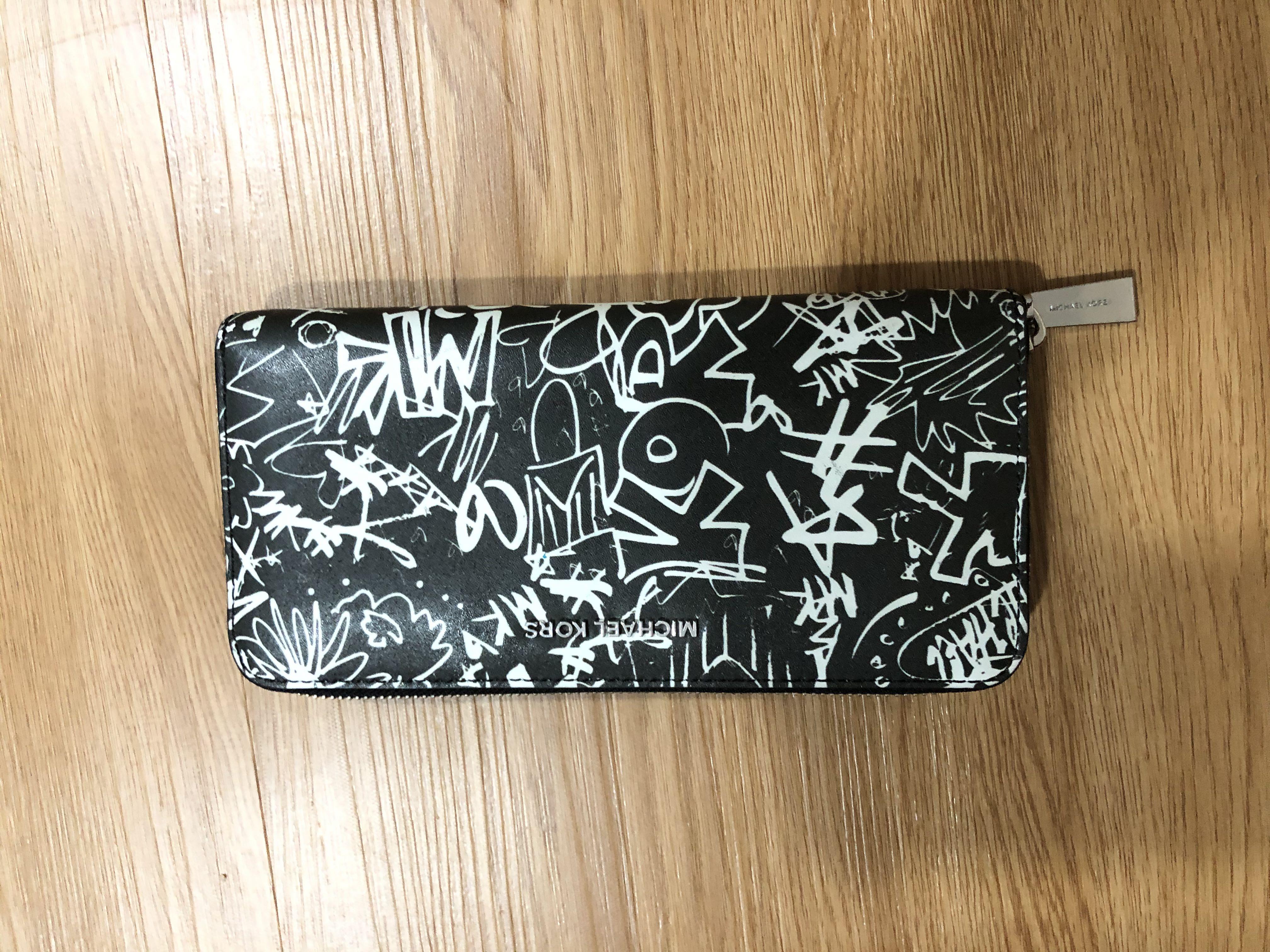 Michael kors graffiti hotsell wallet