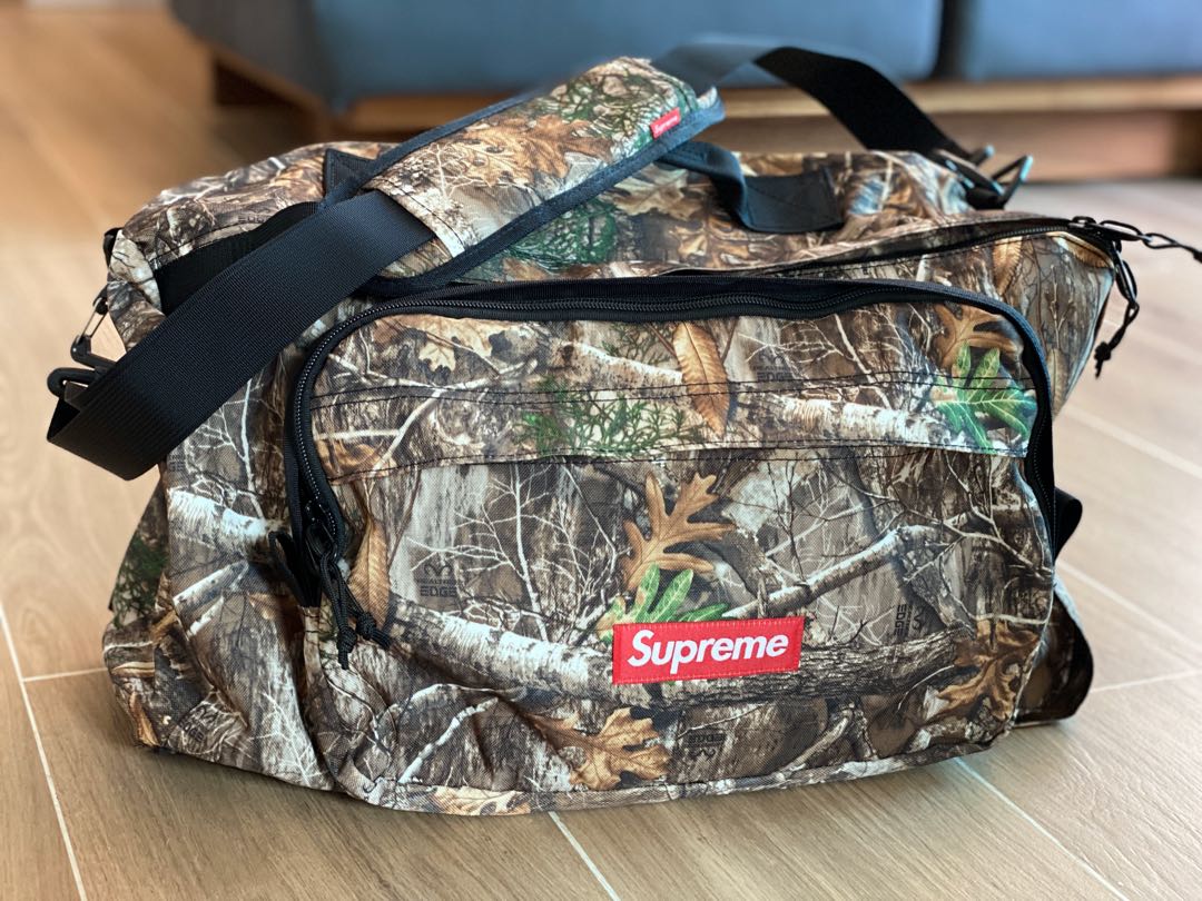 神経質な方はご遠慮ください新品 Supreme® Duffle Bag REAL TREE Camo