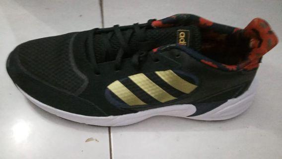 Sepatu Adidas