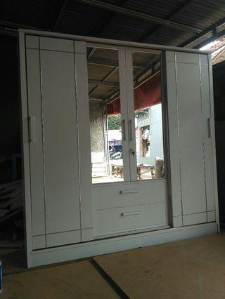 Lemari Pakaian 4 Pintu