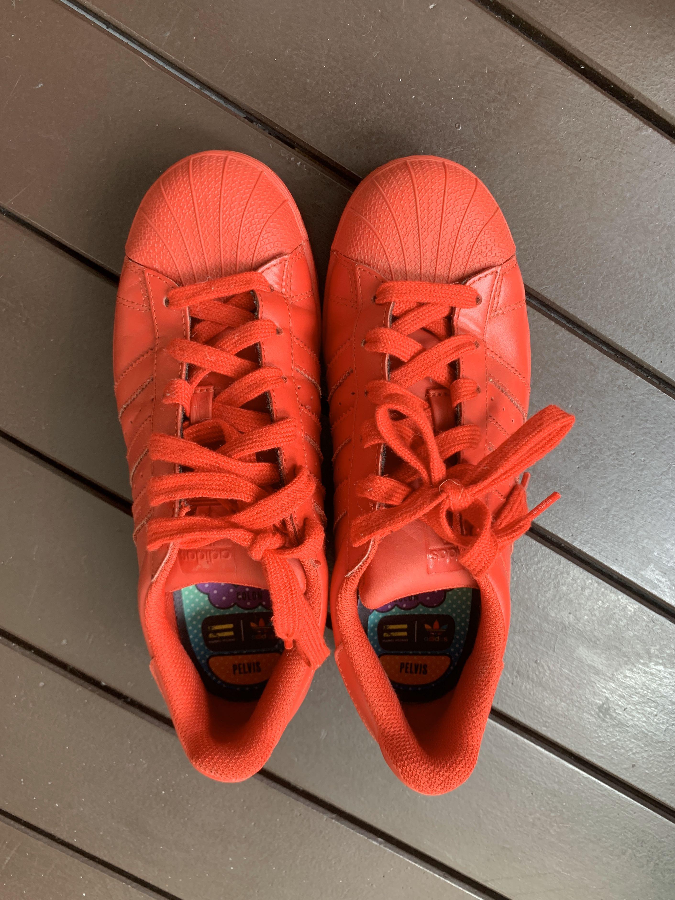 Adidas superstar cheap pharrell williams red