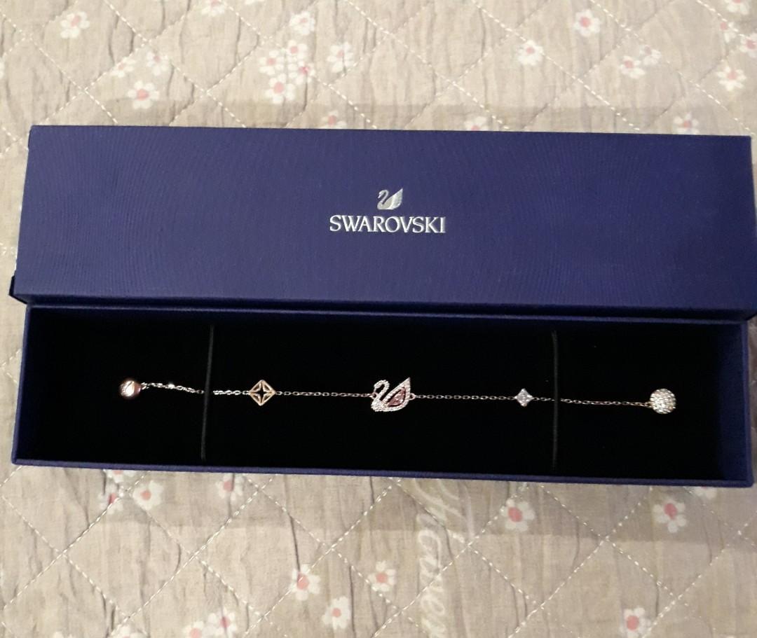 BNIB Swarovski Dazzling Swan Bracelet