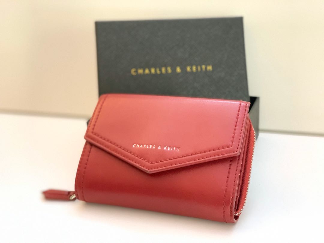 Charles & Keith Red Bi-fold Long Wallet/Dinner Clutch, Women's Fashion,  Bags & Wallets, Purses & Pouches on Carousell