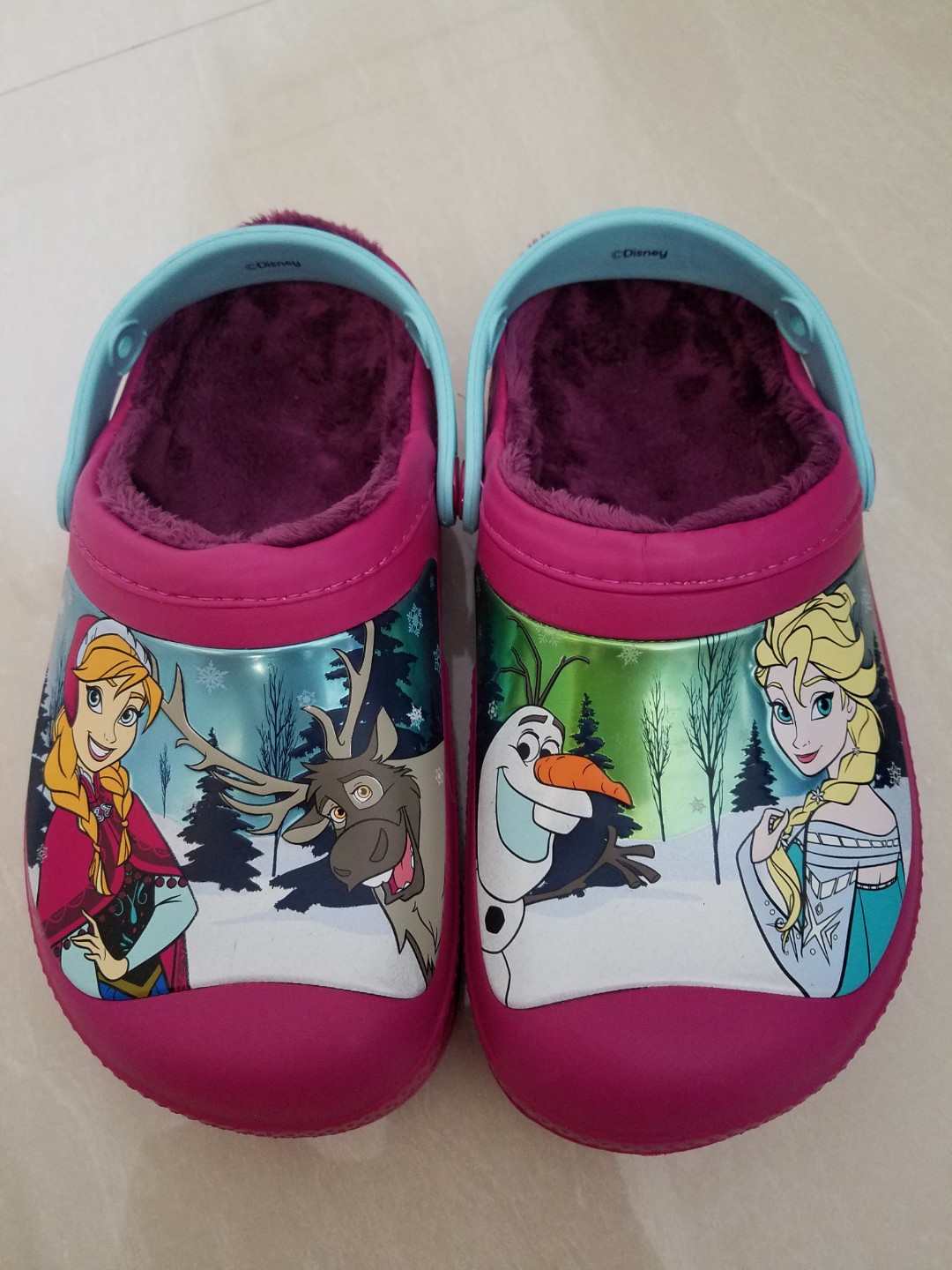 Frozen crocs sales with fur