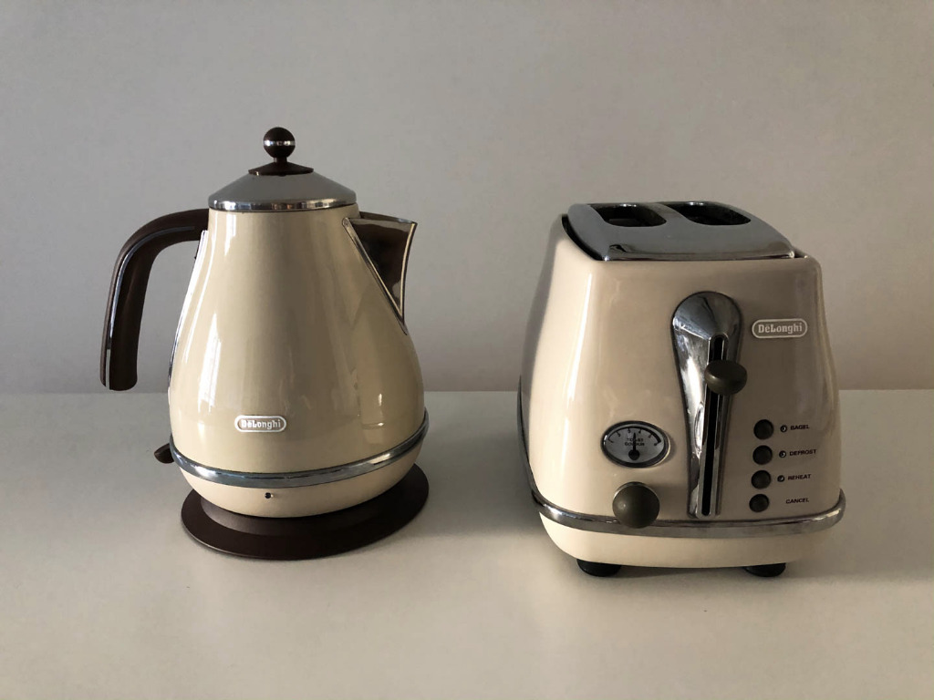 DeLonghi Vintage Kettle and Toaster, 家庭電器, 廚房電器, 焗爐及多士爐 Carousell