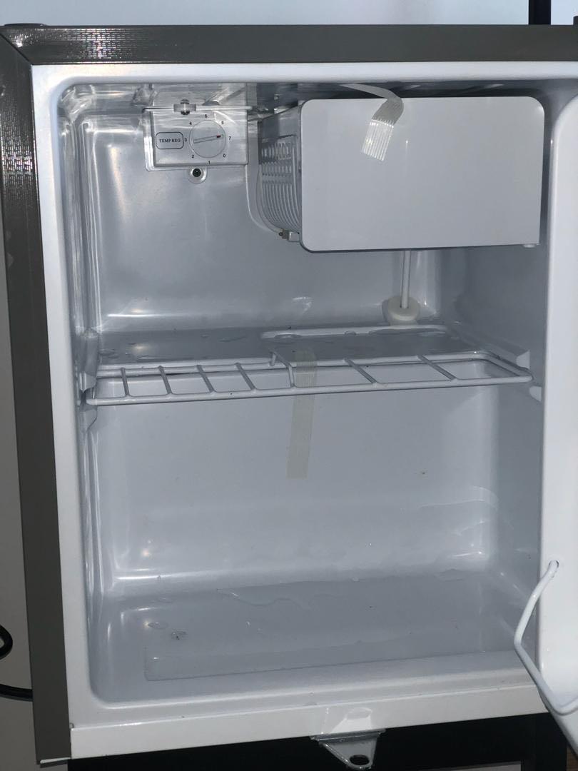 Hisense mini fridge, TV & Home Appliances, Kitchen Appliances