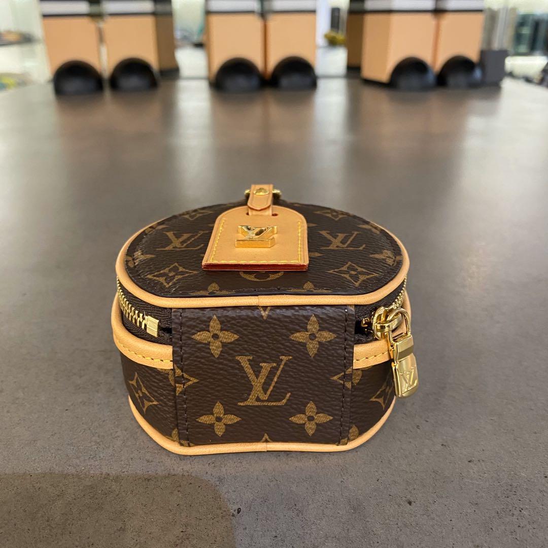 Louis Vuitton Monogram Boite Chapeau Necklace M68570 M68577 – Replica5