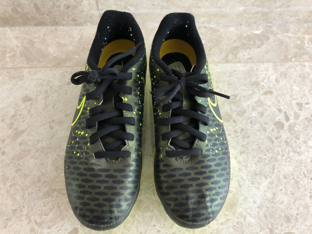 football spike nike