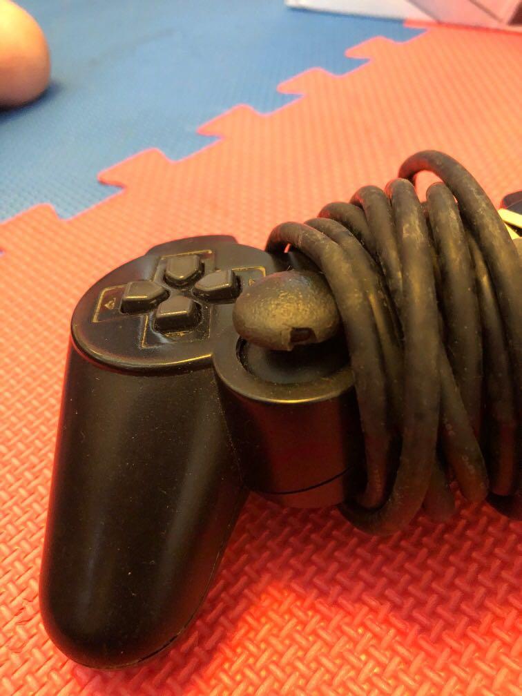 PS2 controllers （分類：手掣）位於 Hong Kong。 由 bichiku 提交（商品編號 272421936，圖片 2）。簡介： $50 for both. One has a damaged knob. See second photo 。
