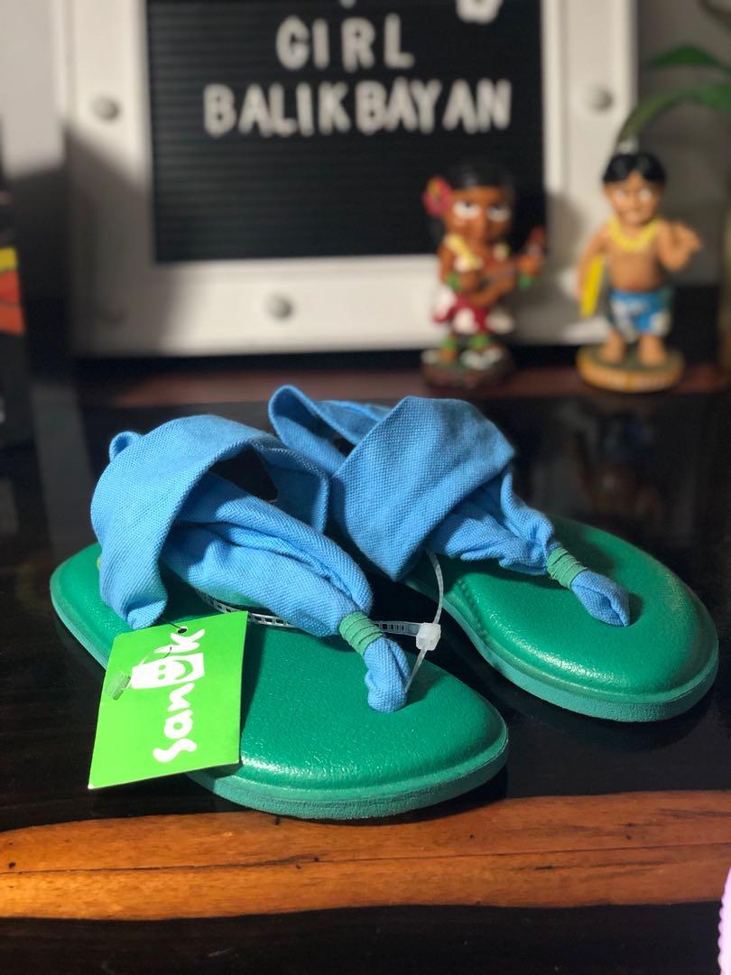 sanuk green flip flops