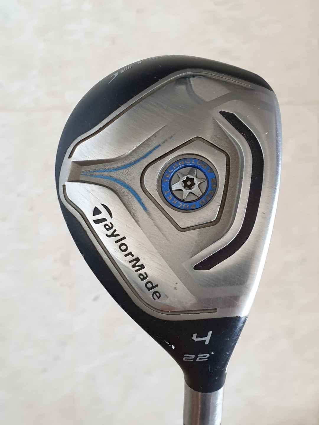 Taylormade #4 hybrid club, Sports, Sports & Games Equipment on Carousell