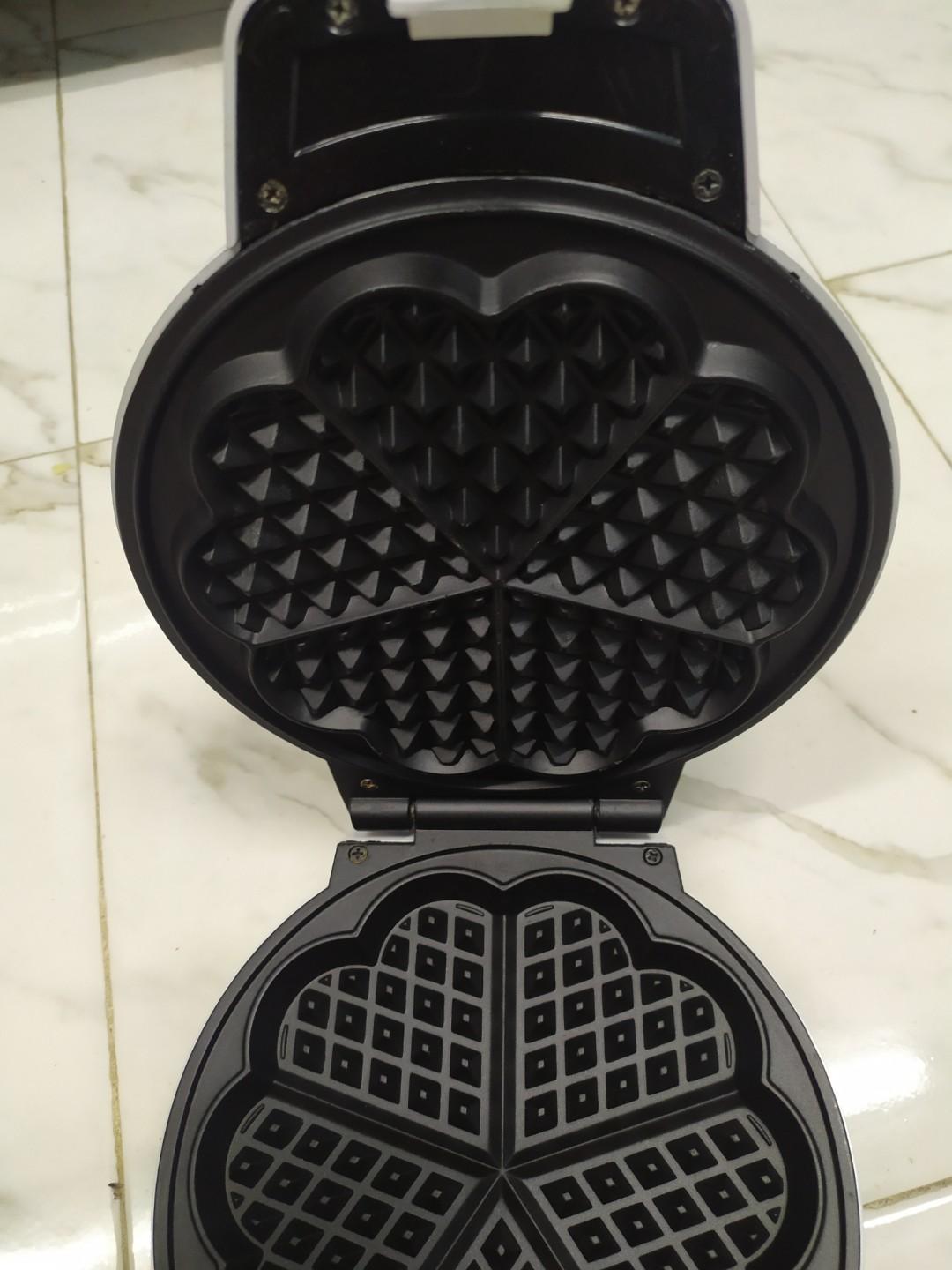 Westinghouse waffle maker, Furniture & Home Living, Kitchenware & Tableware, Bakeware on Carousell