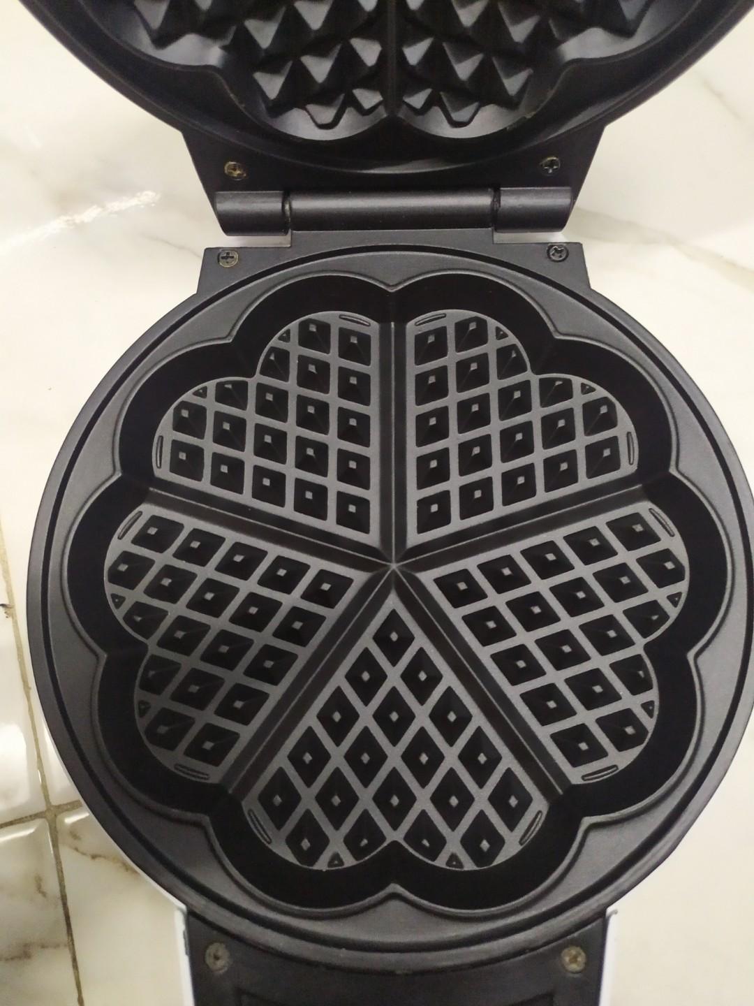 Westinghouse waffle maker, Furniture & Home Living, Kitchenware & Tableware, Bakeware on Carousell
