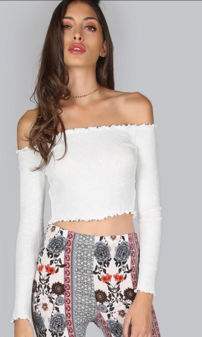 Off the shop shoulder lettuce top