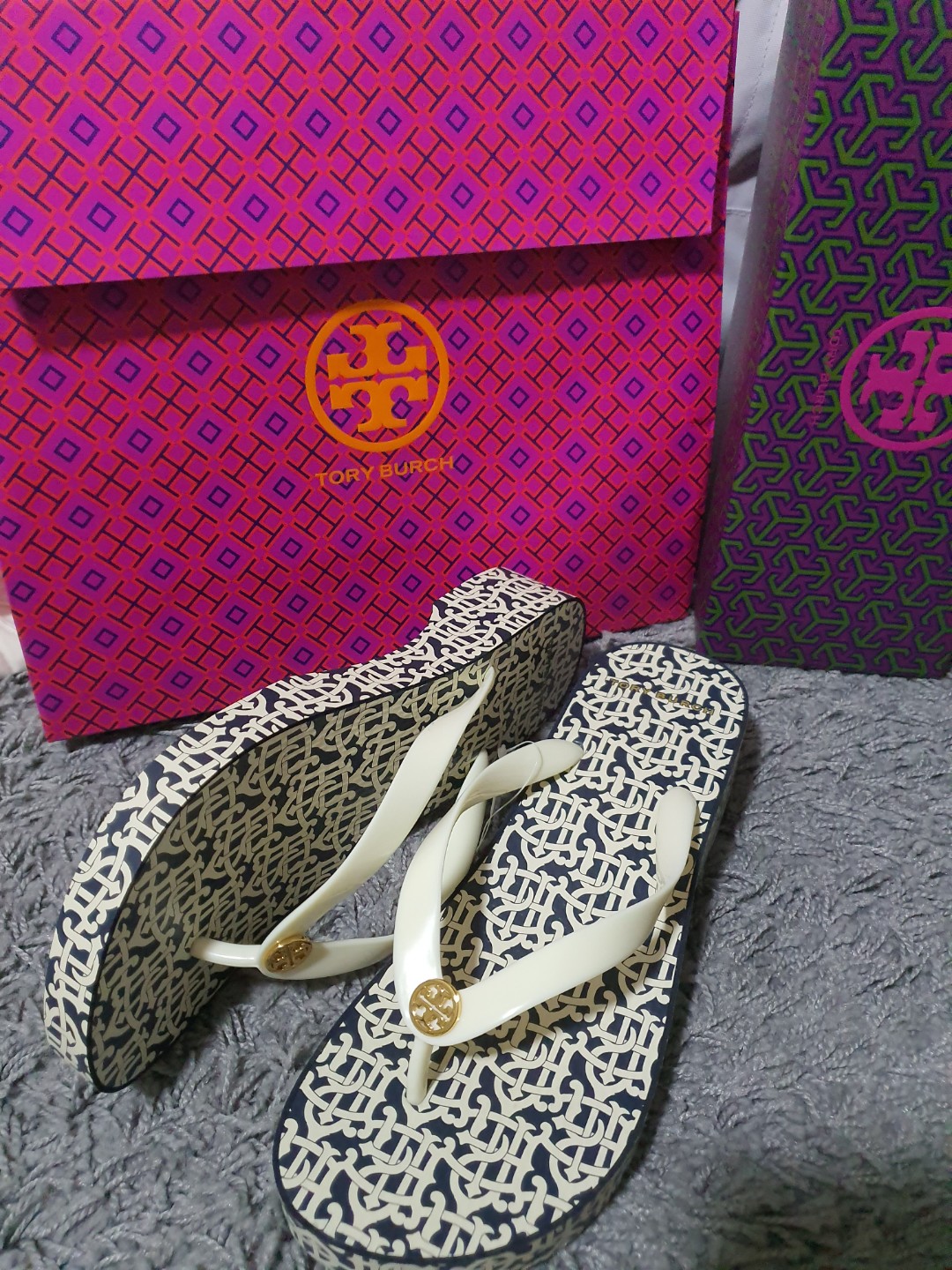 Tory Burch Wedge Flip Flop New Ivory, Women's Fashion, Footwear, Flipflops  and Slides on Carousell