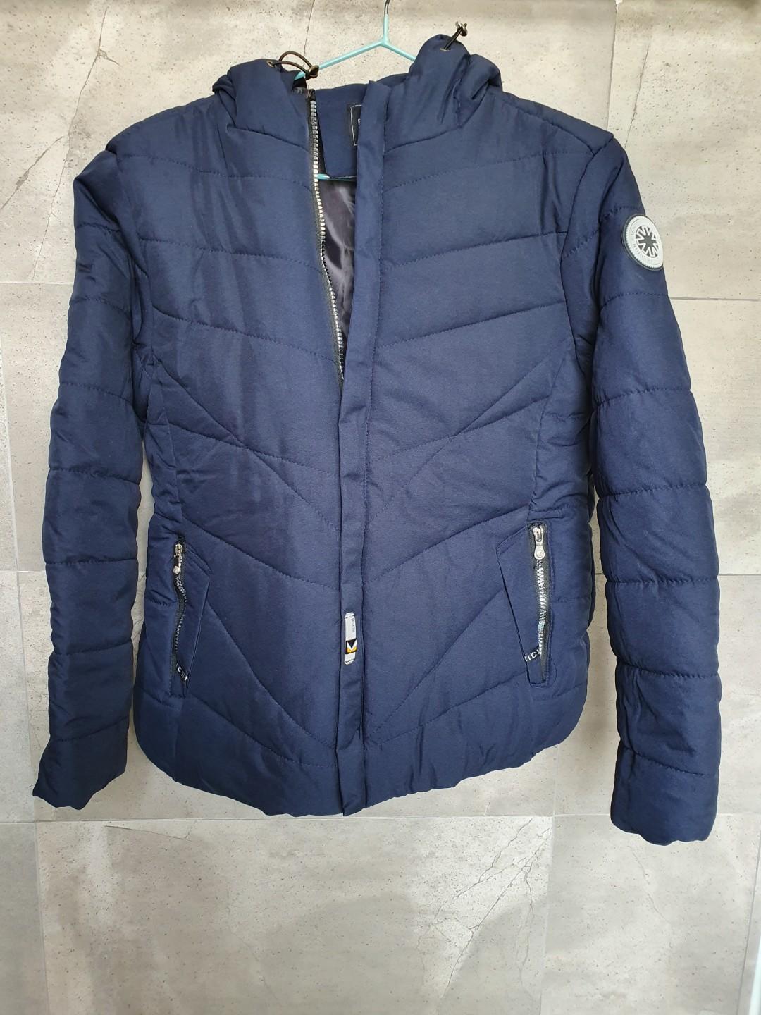 Winter Jacket (Category: Coats, Jackets and Outerwear) located in Singapore. Submitted by handeric (Listing ID 272643593, Image 2). Description: Brand new! Purchased over EZBuy but size doesn't fit. Quality material for cold travel. Cash only..