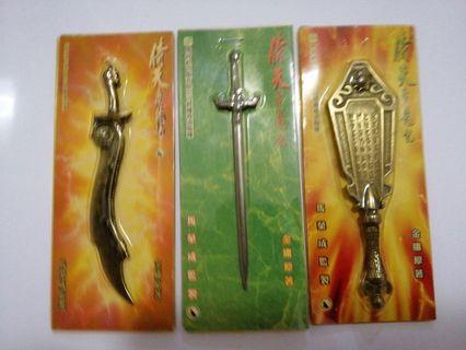 Set of 3: 倚天屠龙记3寸迷你兵器Mini Weapon Sword Series