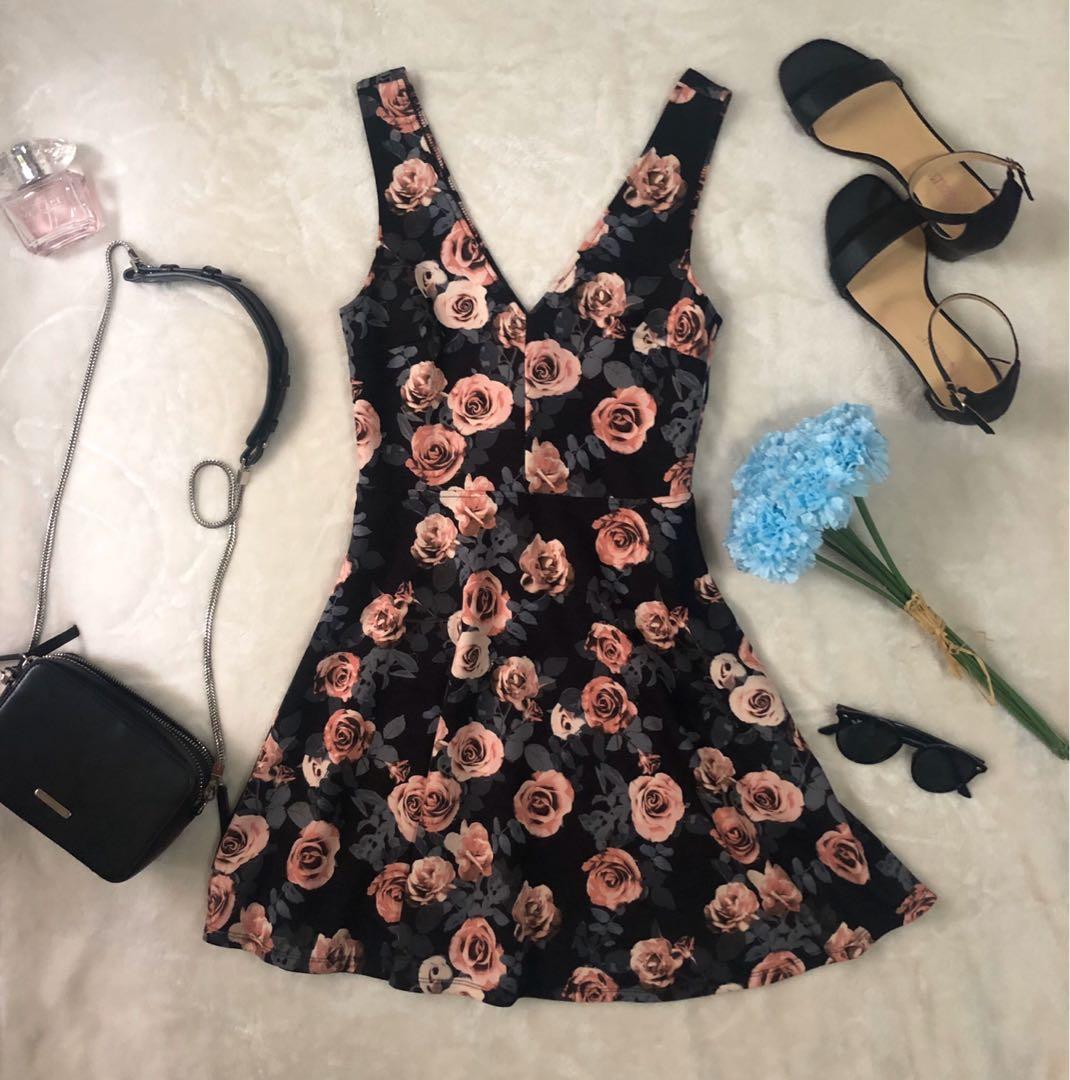 F21 Floral Dress (Category: Dresses) located in Davao. Submitted by bargainbliss (Listing ID 272818518, Image 1). Description: Slight himulmol Tinanggal ang etiketa.