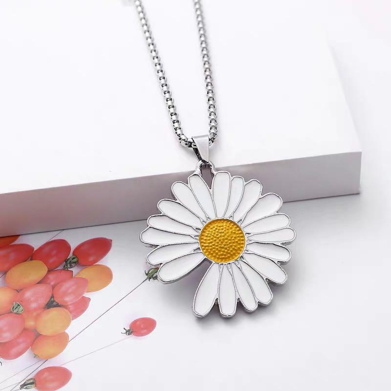 Gd Flower Necklace Design Craft Handmade Craft On Carousell