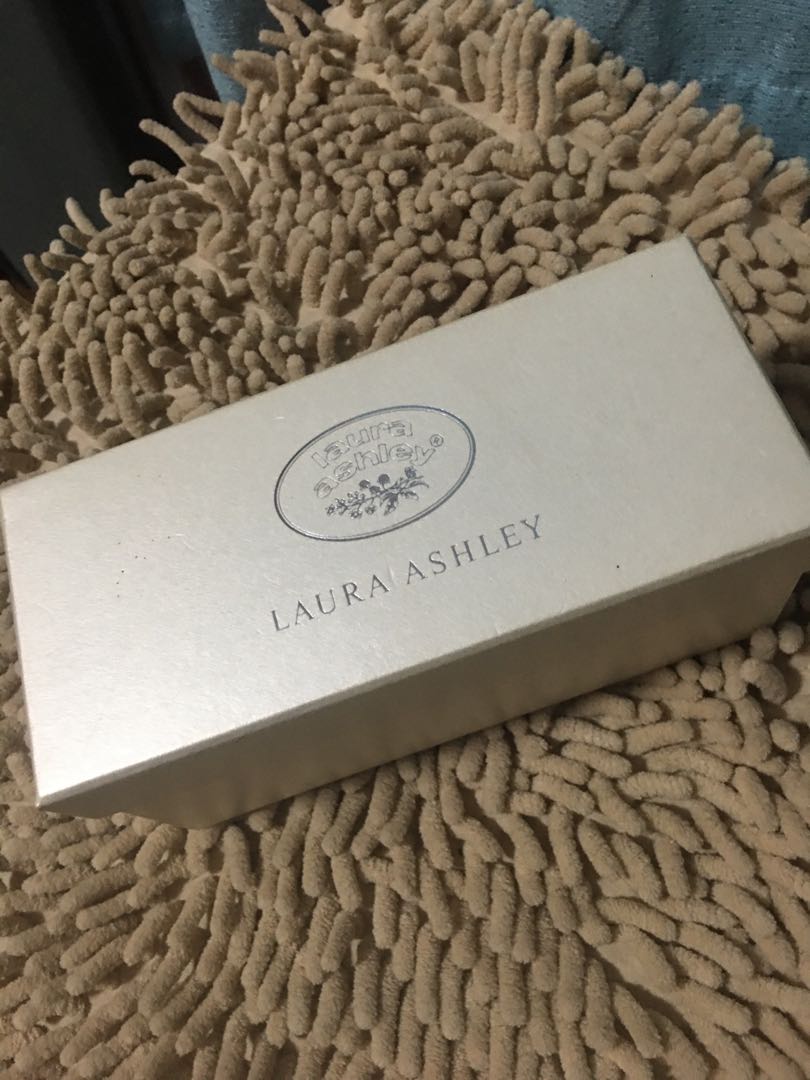 Laura Ashley Eyeglass/Sunglasses Case, Women's Fashion, Watches & Accessories, Sunglasses