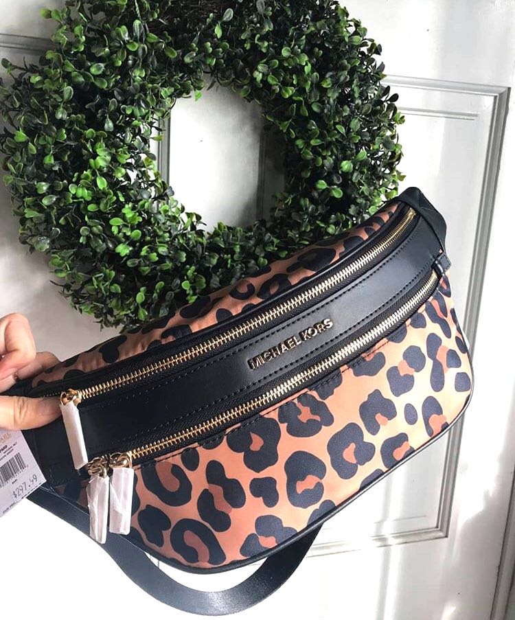 Slagter heltinde Kurv Michael Kors Leopard Fanny Pack Waist Pack Belt Bag from USA, Luxury, Bags  & Wallets on Carousell
