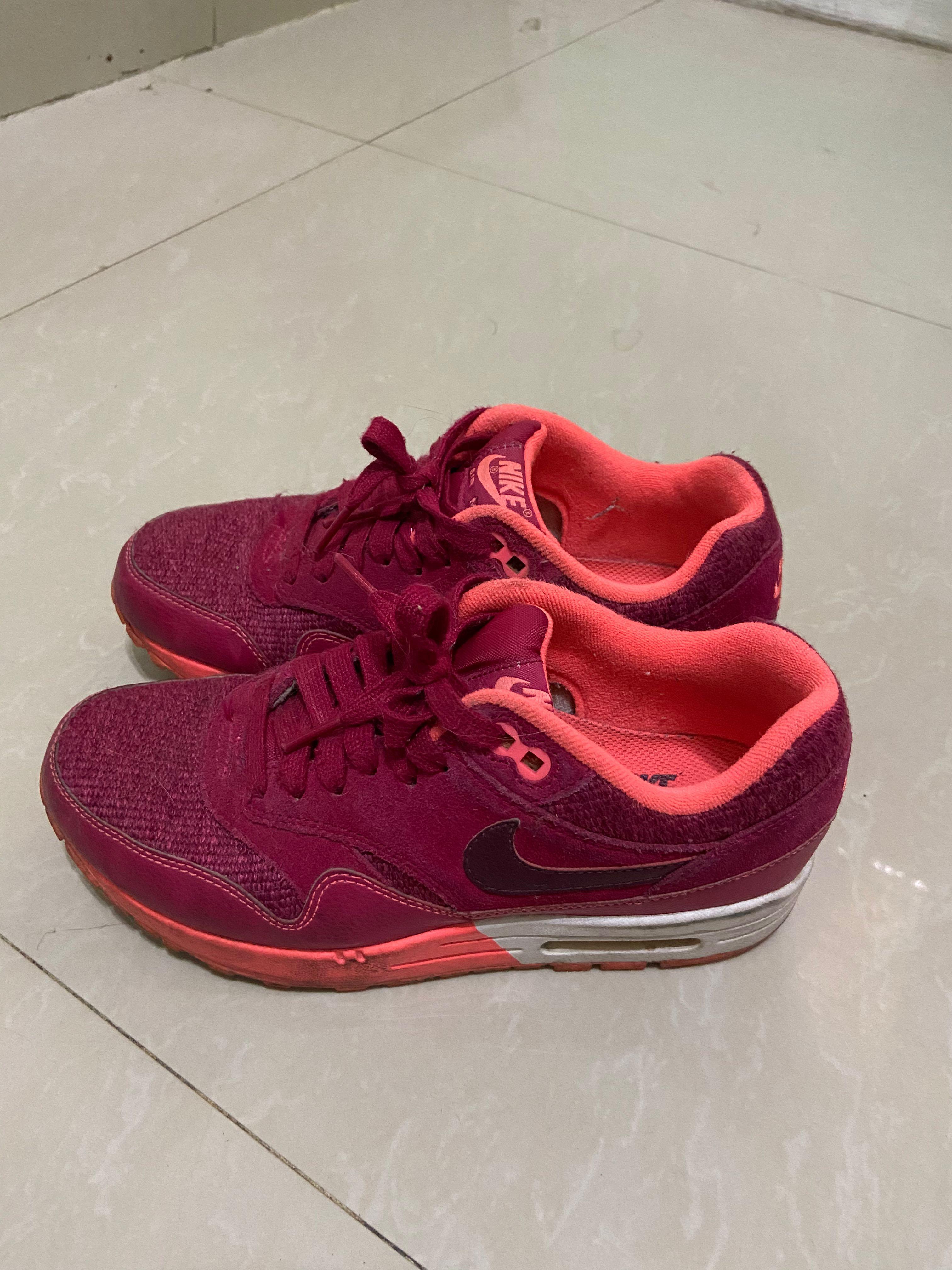Nike Air Max 90 (Category: Sneakers) located in Manila. Submitted by bebinbuys (Listing ID 272789817, Image 1). Description: RFS: i have lots of shoes and i don’t wear these as much anymore - bought in hong kong - rare color + fabric is like knit - good as new, barely used - 9.5/10 (just needs cleaning) - no more box because i don’t keep boxes sorry - pm for more pictures and details .