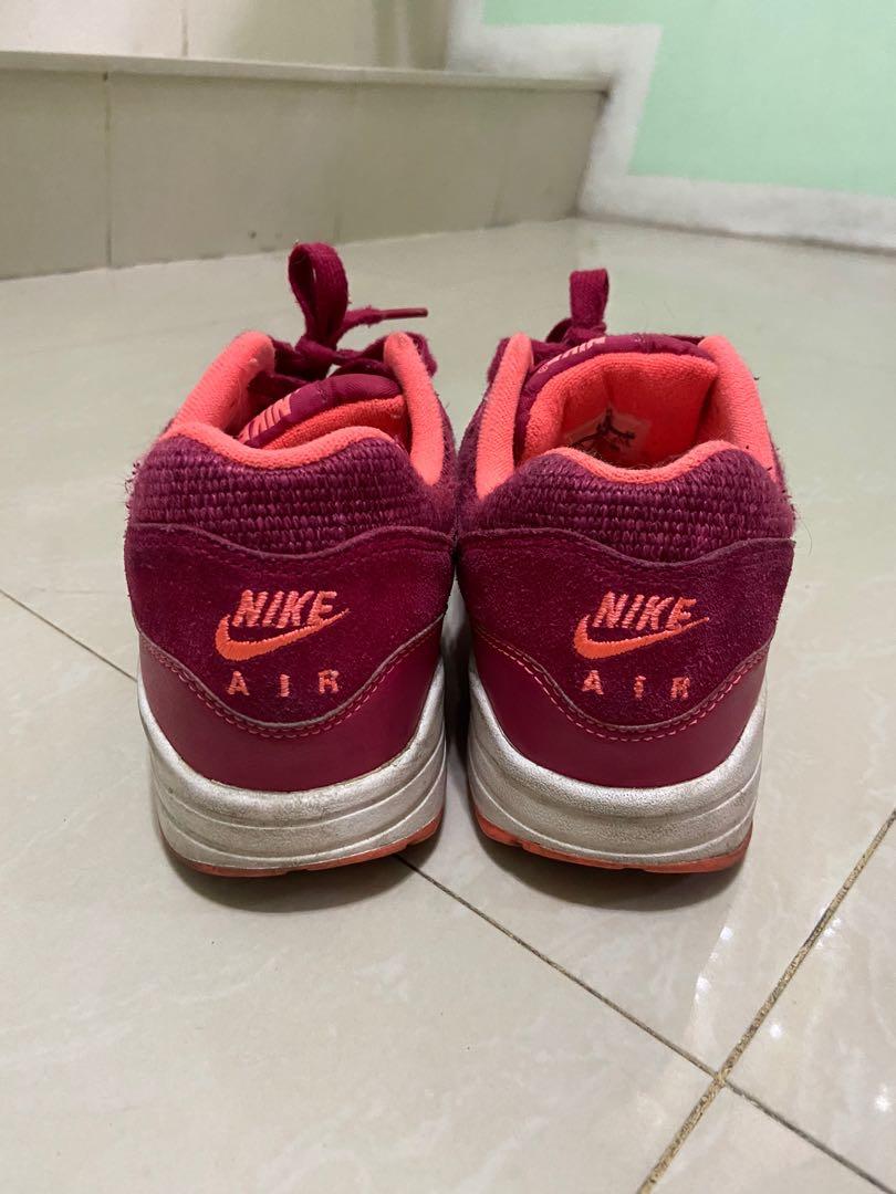Nike Air Max 90 (Category: Sneakers) located in Manila. Submitted by bebinbuys (Listing ID 272789817, Image 3). Description: RFS: i have lots of shoes and i don’t wear these as much anymore - bought in hong kong - rare color + fabric is like knit - good as new, barely used - 9.5/10 (just needs cleaning) - no more box because i don’t keep boxes sorry - pm for more pictures and details .