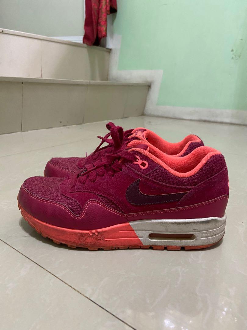 Nike Air Max 90 (Category: Sneakers) located in Manila. Submitted by bebinbuys (Listing ID 272789817, Image 2). Description: RFS: i have lots of shoes and i don’t wear these as much anymore - bought in hong kong - rare color + fabric is like knit - good as new, barely used - 9.5/10 (just needs cleaning) - no more box because i don’t keep boxes sorry - pm for more pictures and details .