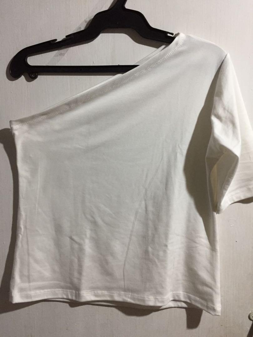 One-sided top (Category: Others Tops) located in Bayombong. Submitted by libayyyyy (Listing ID 272735524, Image 1). Description: •Never been used • SF depends on your location.