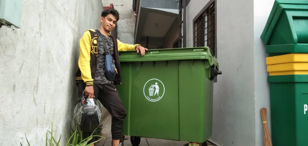 mobile trash bin