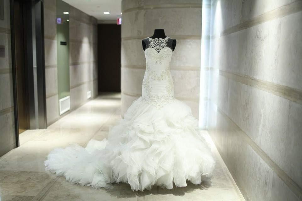 Wedding Gown (Category: Evening dresses & gowns) located in Cainta. Submitted by jgbags (Listing ID 272881028, Image 1). Description: Wedding gown bought for 60,000 PHP Long trail can be folded into a shorter gown for reception. Fits size 2-4 or small frames.