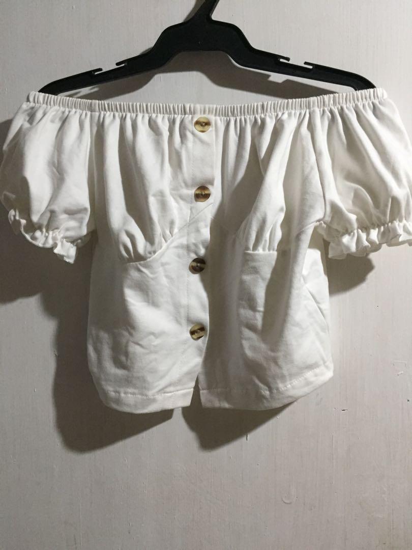 White off-shoulder (Category: Sleeveless) located in Bayombong. Submitted by libayyyyy (Listing ID 272735251, Image 1). Description: • Never been used • SF depends on your location.