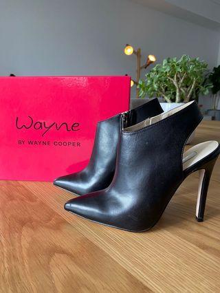 Wayne Cooper Size 35 black ankle boots