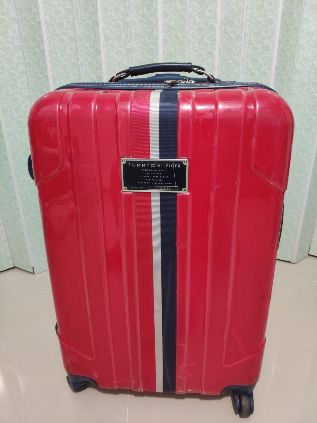 tommy hilfiger bags under 1000