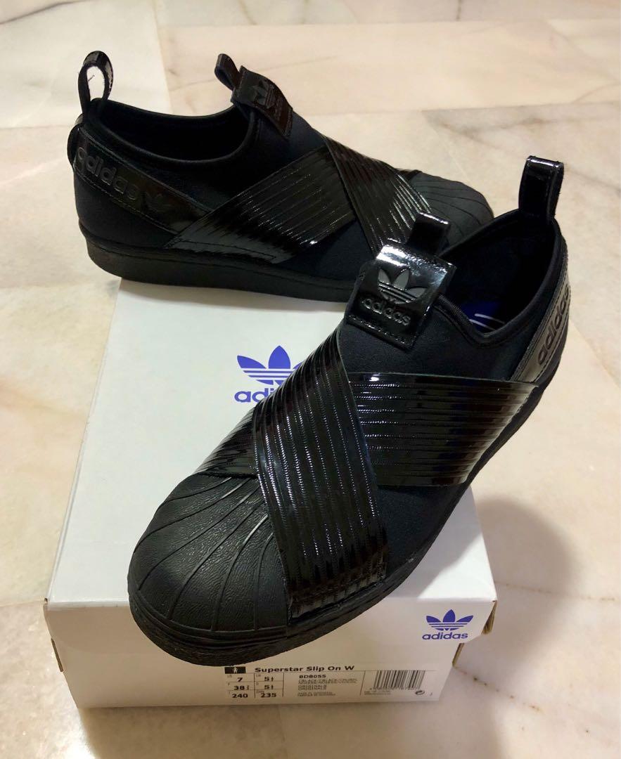 Superstar slip top on all black