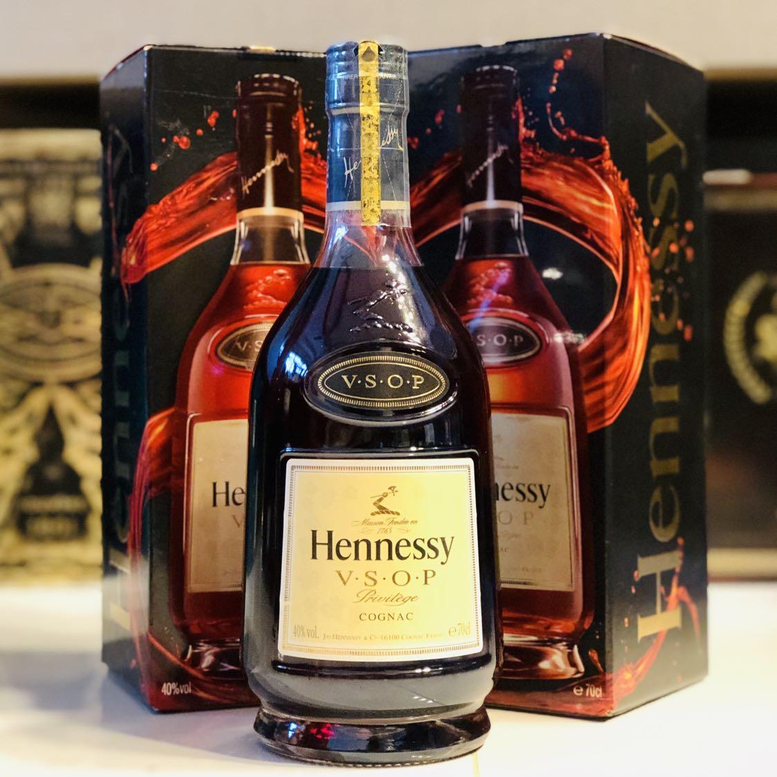 0.7L Hennessy VSOP Cognac with Box 700ml, Food & Drinks, Alcoholic  Beverages on Carousell