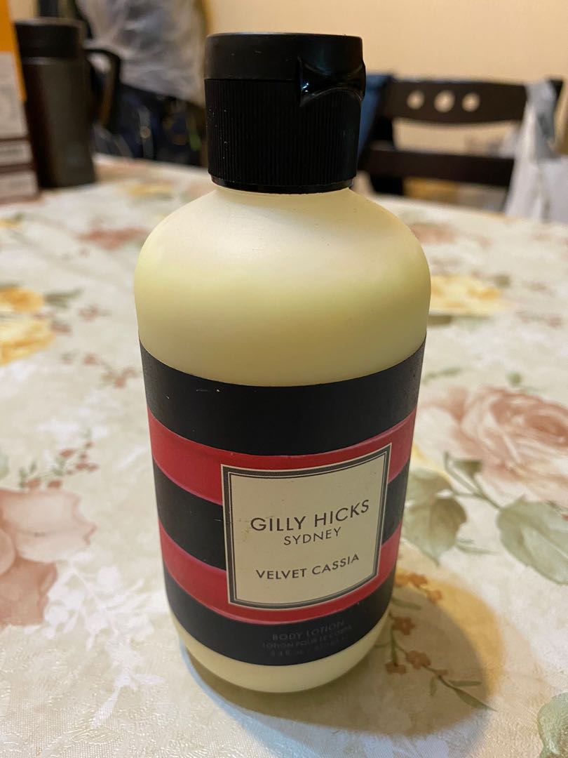  Gilly Hicks Apple Orchid 8.4 Ounce Body Lotion