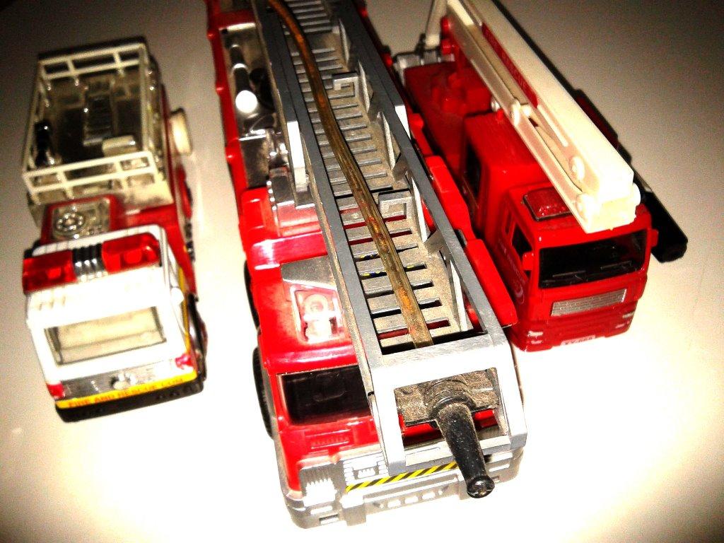 Mainan Anak Mobil Pemadam Kebakaran Murah (1 paket dapat 3 mobil) Loose